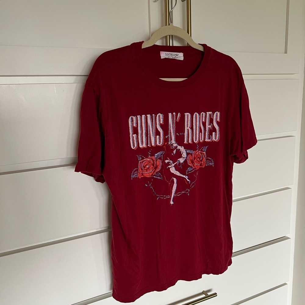 Guns and roses graphic tee